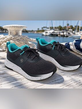 TravisMathew NuAge Men's 7.5 Gray Teal Golf Sneakers A41116 NWOB